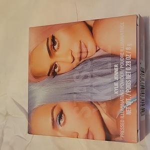 Stassi x kylie jenner pressed illuminating powder